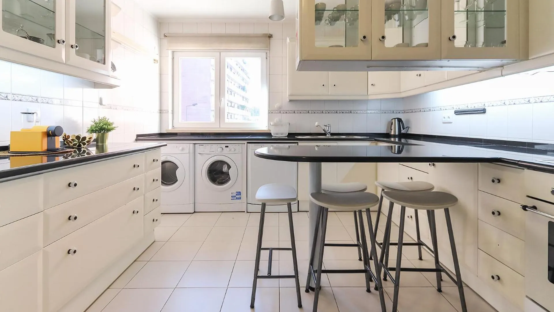 Laranjeiras Deluxe By Homing Apartment Lisbon Portugal